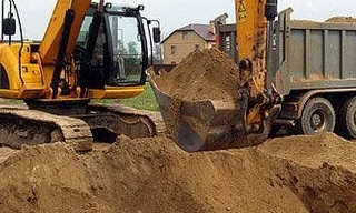 Выкопать яму экскаватором в Назрани от 949 руб. - 2Землекопа-Нзр